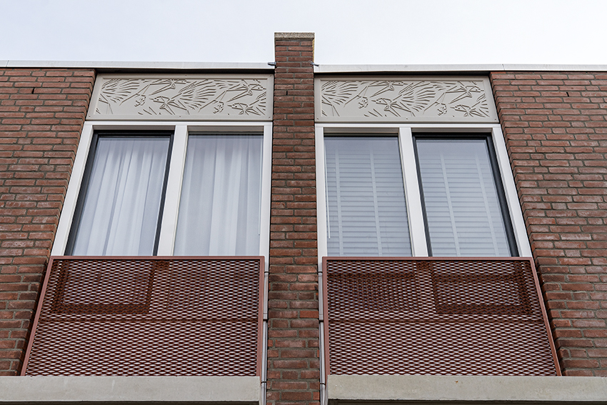 Renovierung in Den Haag verbindet Bewohner und Nachbarschaft durch einzigartige Sperlingspaneele